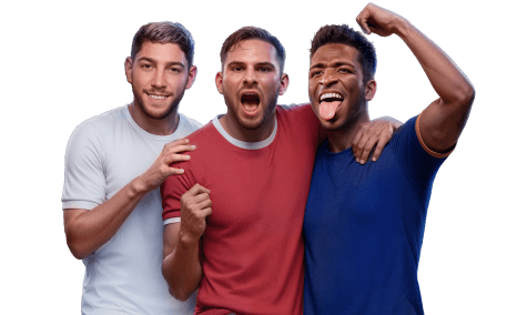 Aficionados al fútbol celebrando una apuesta ganada en Boomerang Bet
